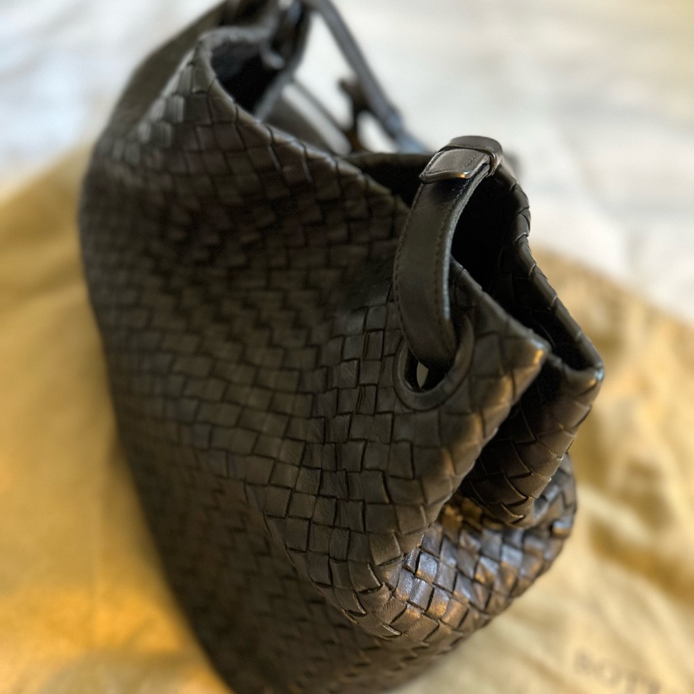 Bottega Veneta Black Vintage Intercciato Leather shoulder bag